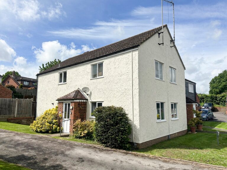 29 Leat Close, Hertfordshire, Sawbridgeworth, CM21 9LZ Image