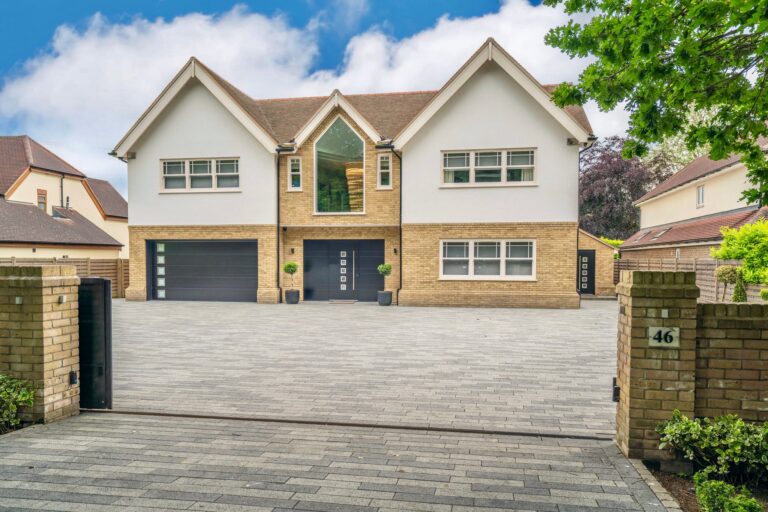 Cherry Burn House 46 Pishiobury Drive, Sawbridgeworth, Hertfordshire, CM21 0AE Image