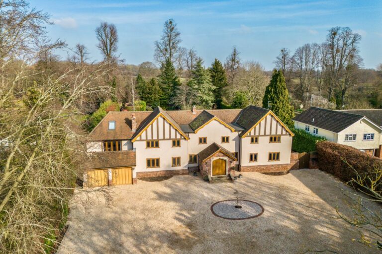 11 Pishiobury Drive, Sawbridgeworth, Hertfordshire, CM21 0AD Image