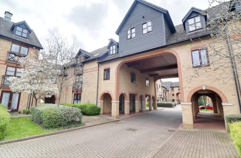116 Lawrence Moorings, Sawbridgeworth, Herts, CM21 9PF Image