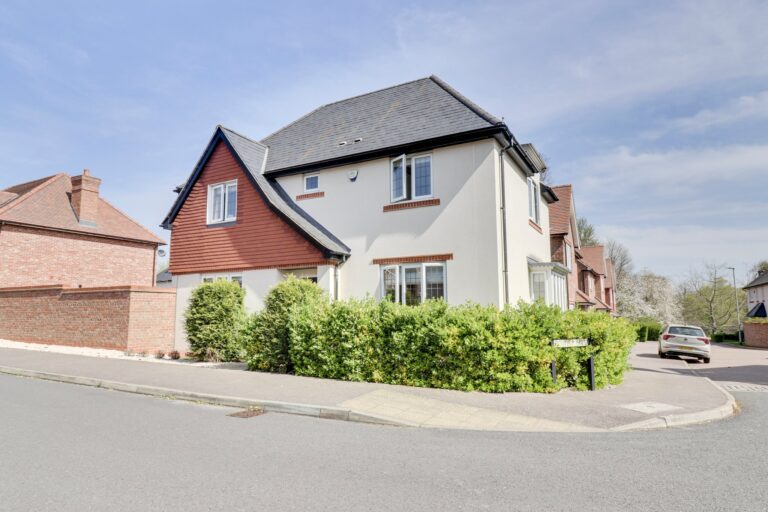4 Bowlby Hill, Gilston, Harlow, Hertfordshire, CM20 2FZ Image