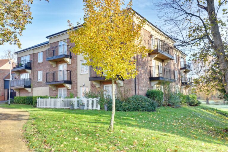 16 Bowlby Hill, Gilston, Harlow, Hertfordshire, CM20 2FZ Image