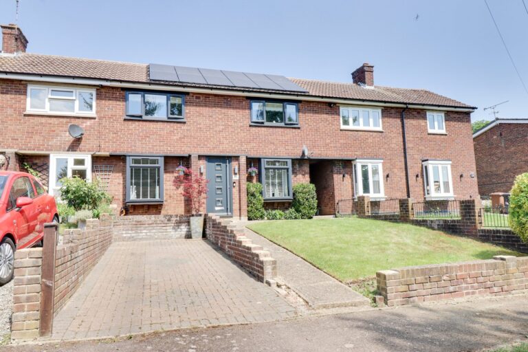 13 Roseley Cottages, Eastwick, Harlow, Hertfordshire, CM20 2QU Image