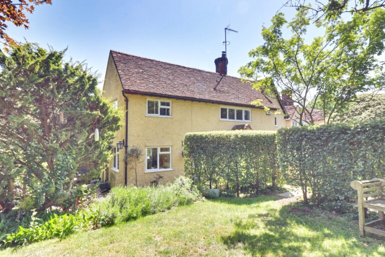 8 Park View Cottages Thorley Street, Thorley, Bishop's Stortford, Hertfordshire, CM23 4AJ Image
