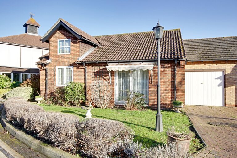 2 High Wych Road, Sawbridgeworth, Hertfordshire, CM21 0AB Image