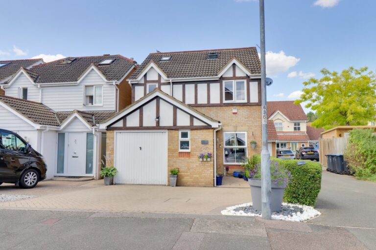 25 Challinor, Harlow, Essex, CM17 9XA Image
