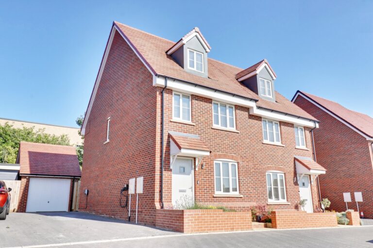 13 Truswell Crescent, Sawbridgeworth, Hertfordshire, CM21 0FR Image