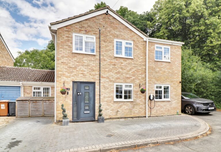 35 Thornbera Gardens, Bishop's Stortford, Hertfordshire, CM23 3NP Image