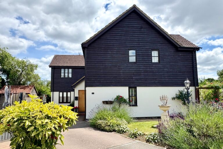2 Laburnum Close, Sheering, Bishop's Stortford, Essex, CM22 7LD Image