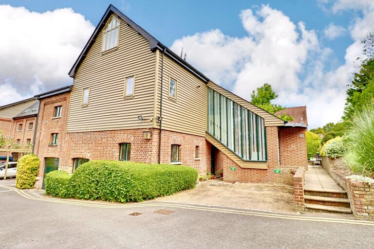 16 Percival Court, Hertfordshire, BISHOP'S STORTFORD, CM23 2EF Image