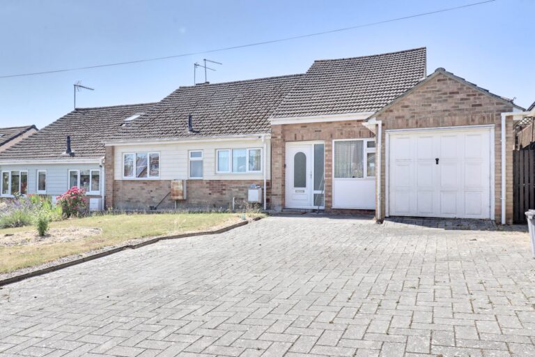 113 Sheering Mill Lane, Sawbridgeworth, Hertfordshire, CM21 9ND Image