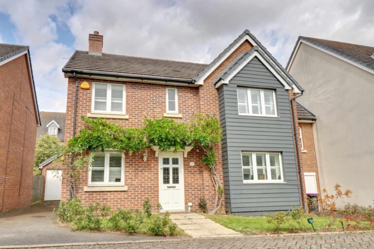 39 Saffron Crescent, Sawbridgeworth, Hertfordshire, CM21 9FE Image