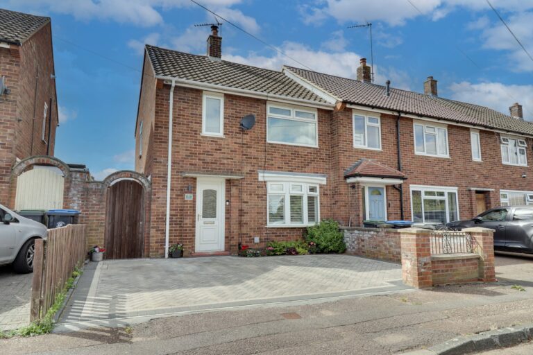 31 The Plashets, Sheering, Bishop's Stortford, Essex, CM22 7NN Image