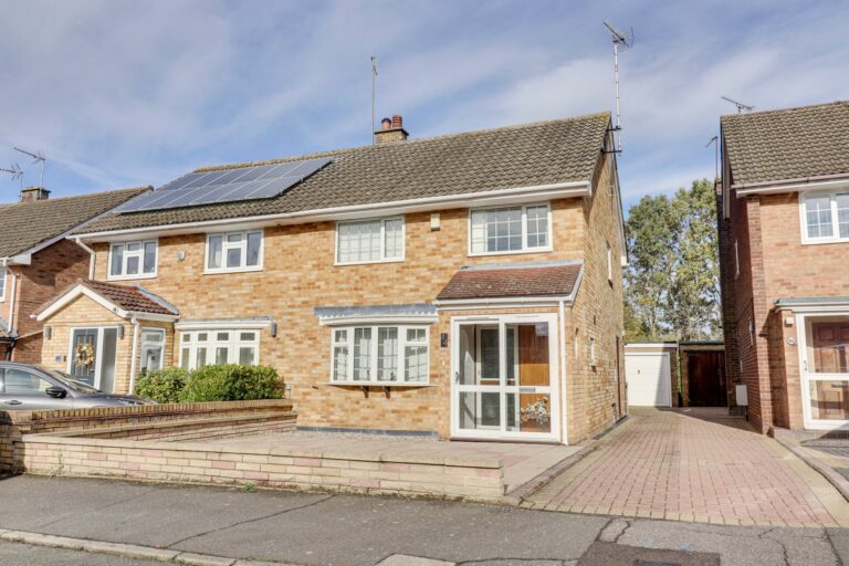 44 Sakins Croft, Harlow, Essex, CM18 7BW Image