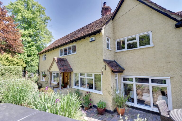 8 Park View Cottages Thorley Street, Thorley, Bishop's Stortford, Hertfordshire, CM23 4AJ Image