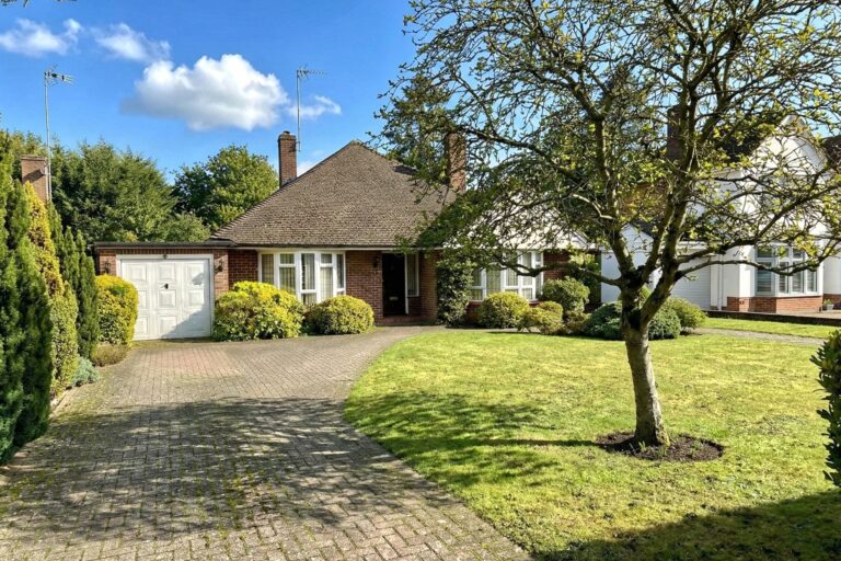 22 Falconers Park, Sawbridgeworth, Hertfordshire, CM21 0AU Image
