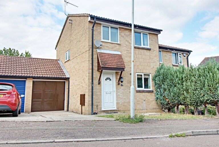 27 Hipkins, Bishop's Stortford, Hertfordshire, CM23 4DY Image