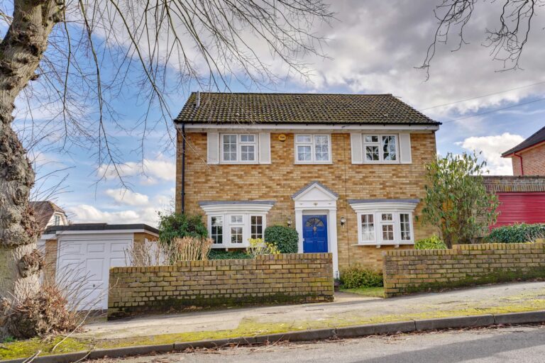 1b Thorley Park Road, Bishop's Stortford, Hertfordshire, CM23 3NG Image