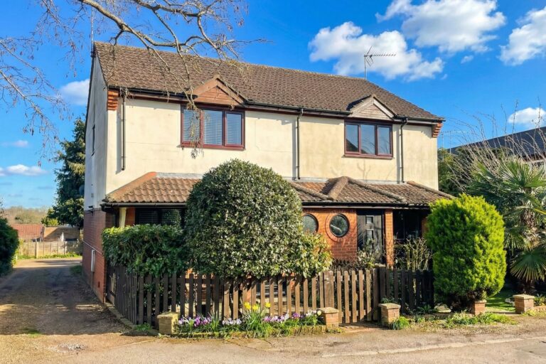 2a Walnut Tree Crescent, Sawbridgeworth, CM21 9EB Image