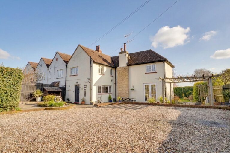 2 Pages Cottages Chelmsford Road, White Roding, Dunmow, Essex, CM6 1RH Image