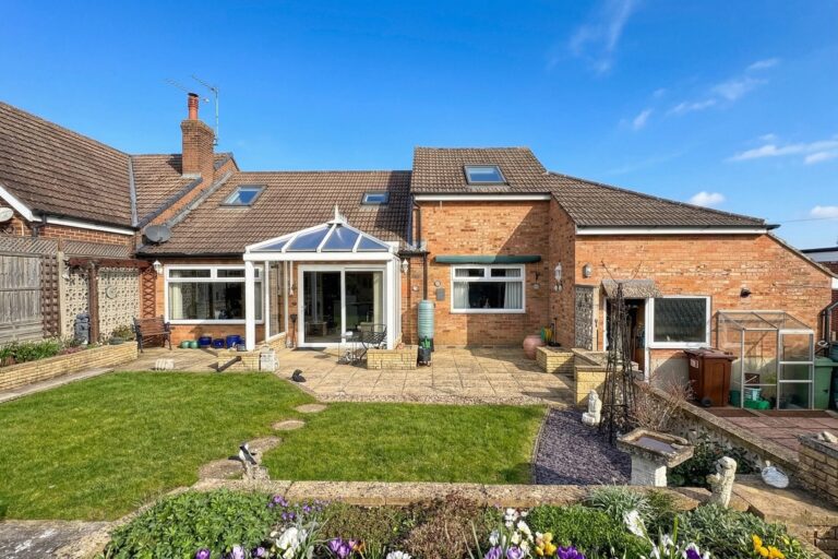 Why is a Guarantor Needed for Renting a Home?