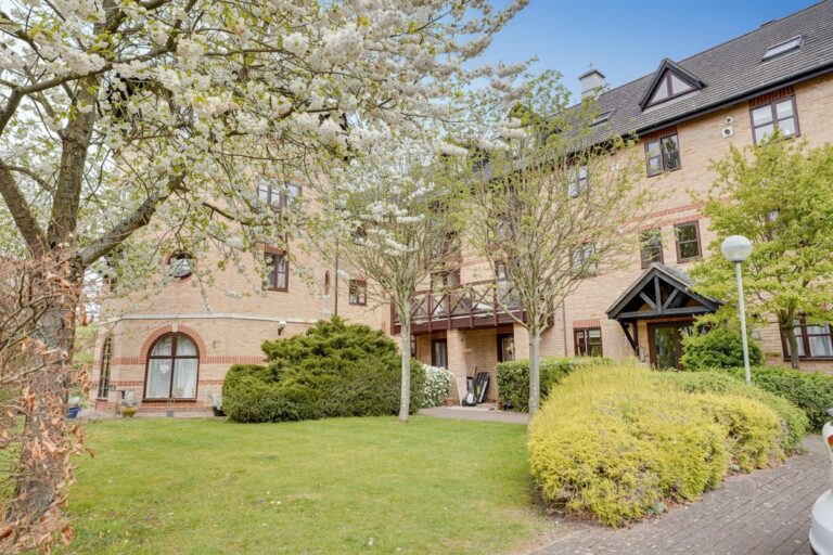 162 Lawrence Moorings, Sheering Mill Lane, Sawbridgeworth, Herts, CM21 9PF Image