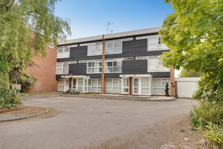 9 Willowmead, Sawbridgeworth, Hertfordshire, CM21 9HJ Image