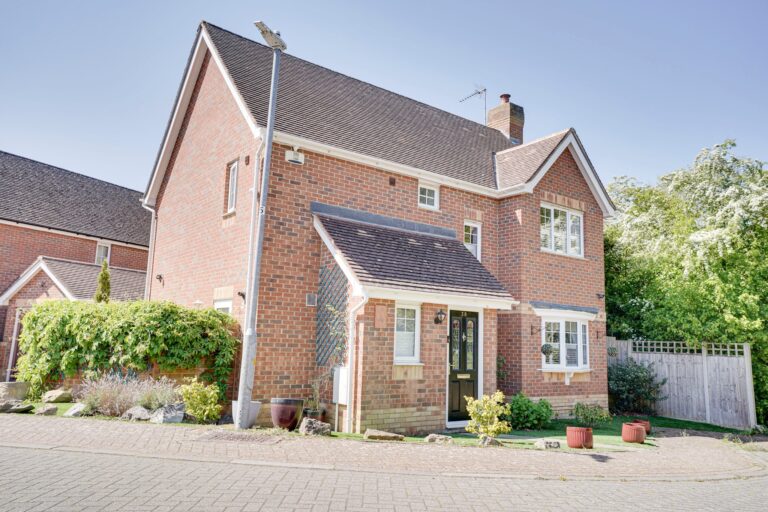 38 Luxford Place, Sawbridgeworth, Essex, CM21 9JB Image
