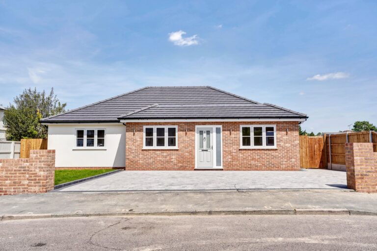 8 Sheering Mill Lane, Sawbridgeworth, Essex, CM21 9LP Image