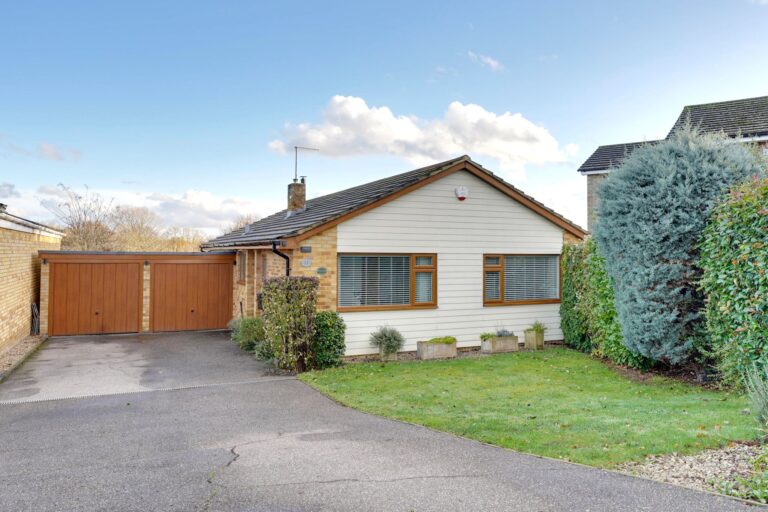 13 Kingsmead, Sawbridgeworth, Hertfordshire, CM21 9EY Image
