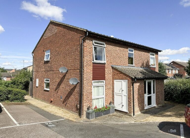 26 Highgate Grove, Sawbridgeworth, Hertfordshire, CM21 0DD Image