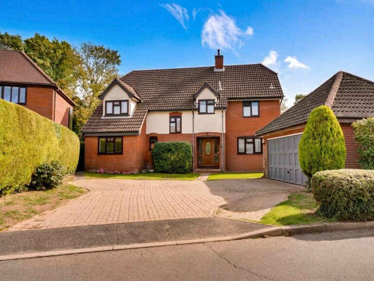 5 Heron Close, Sawbridgeworth, Hertfordshire, CM21 0BB Image