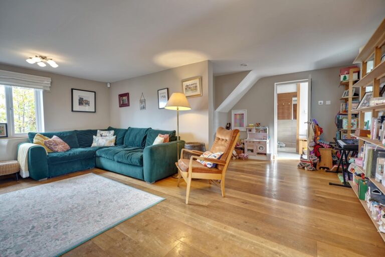 19 Barnfield, Hatfield Broad Oak, Bishop's Stortford, Essex, CM22 7JR Image